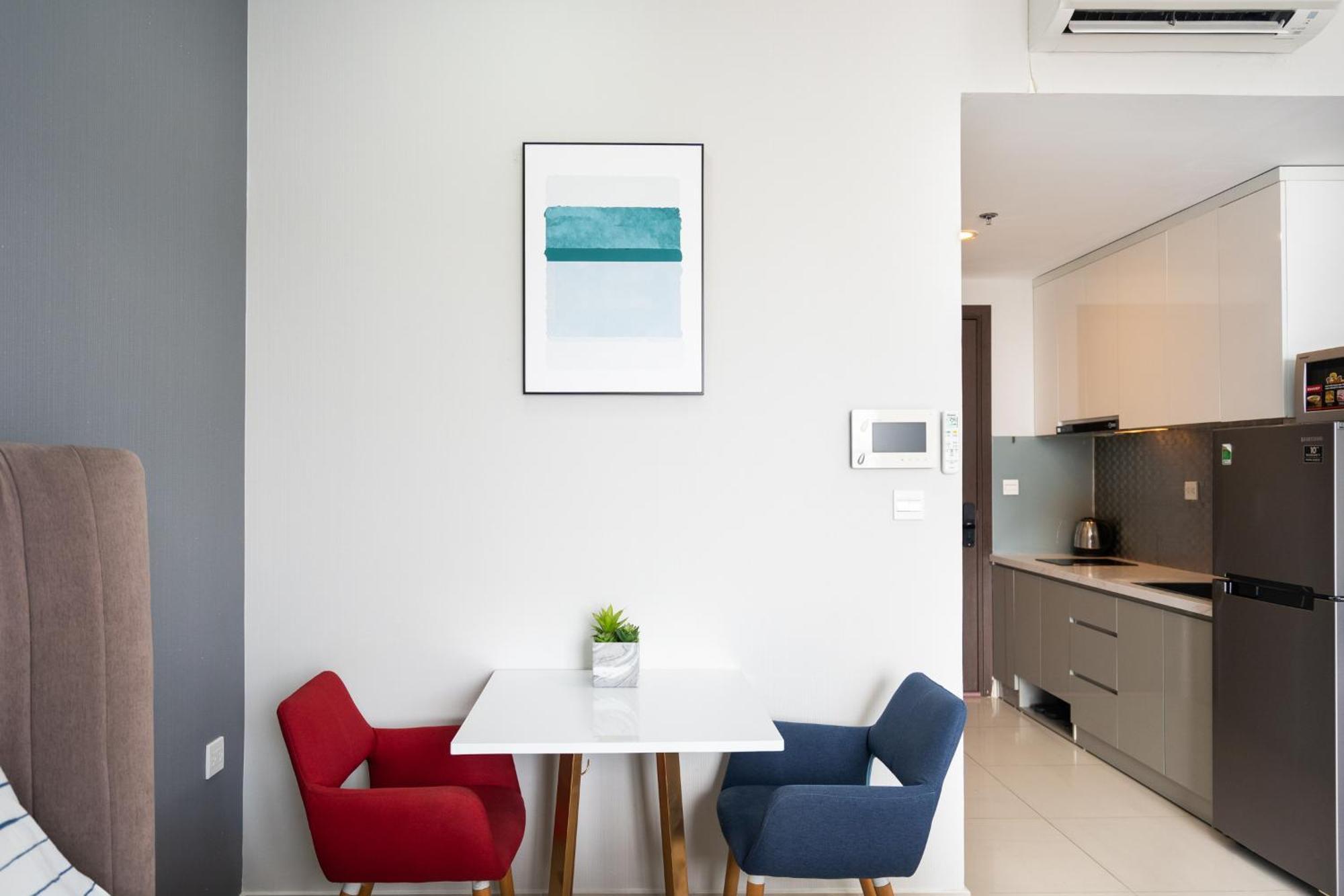 Min' - Rivergate Downtown Bui Vien - Free Pool Apartment