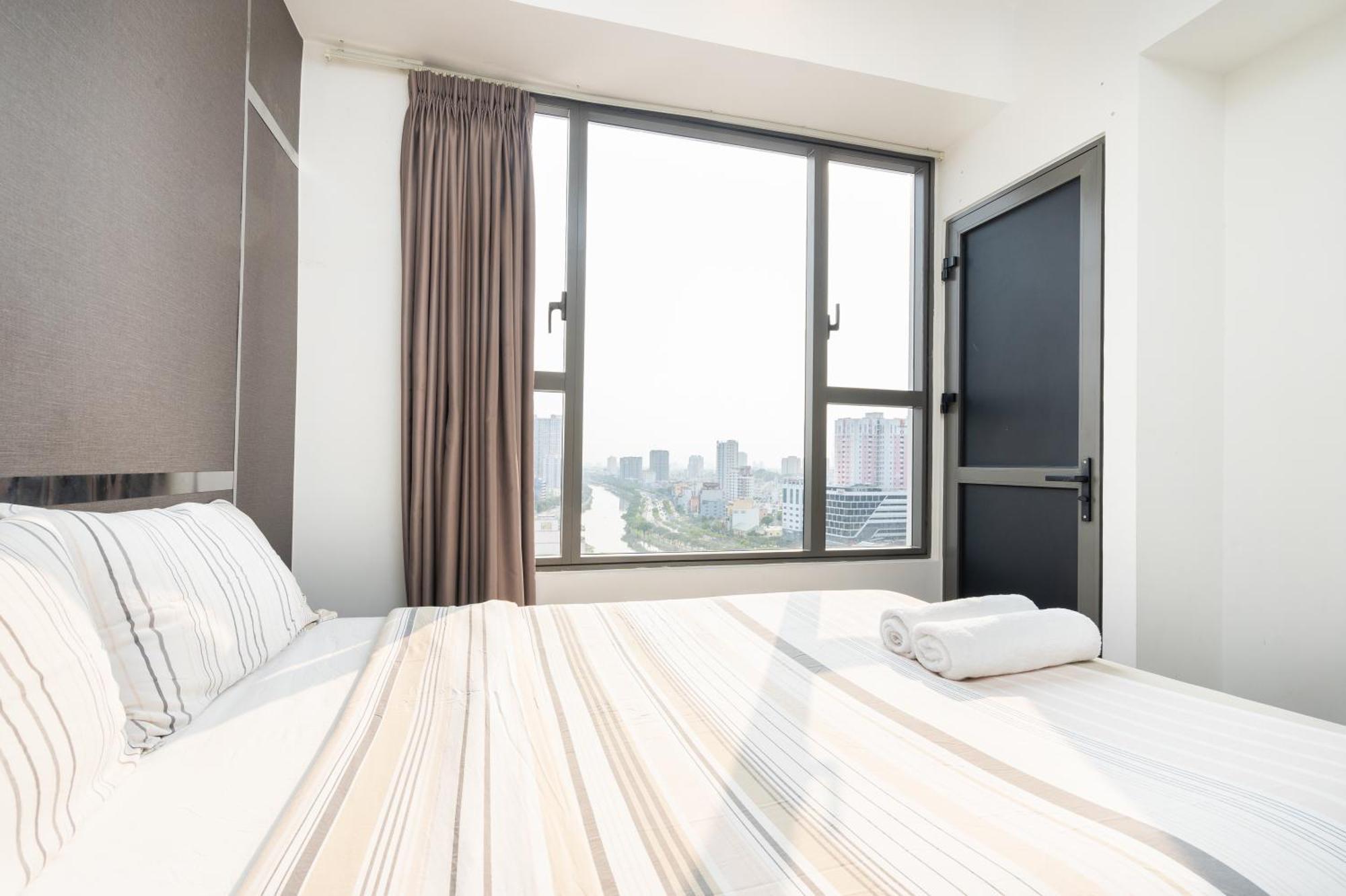 Min' - Rivergate Downtown Bui Vien - Free Pool Apartment